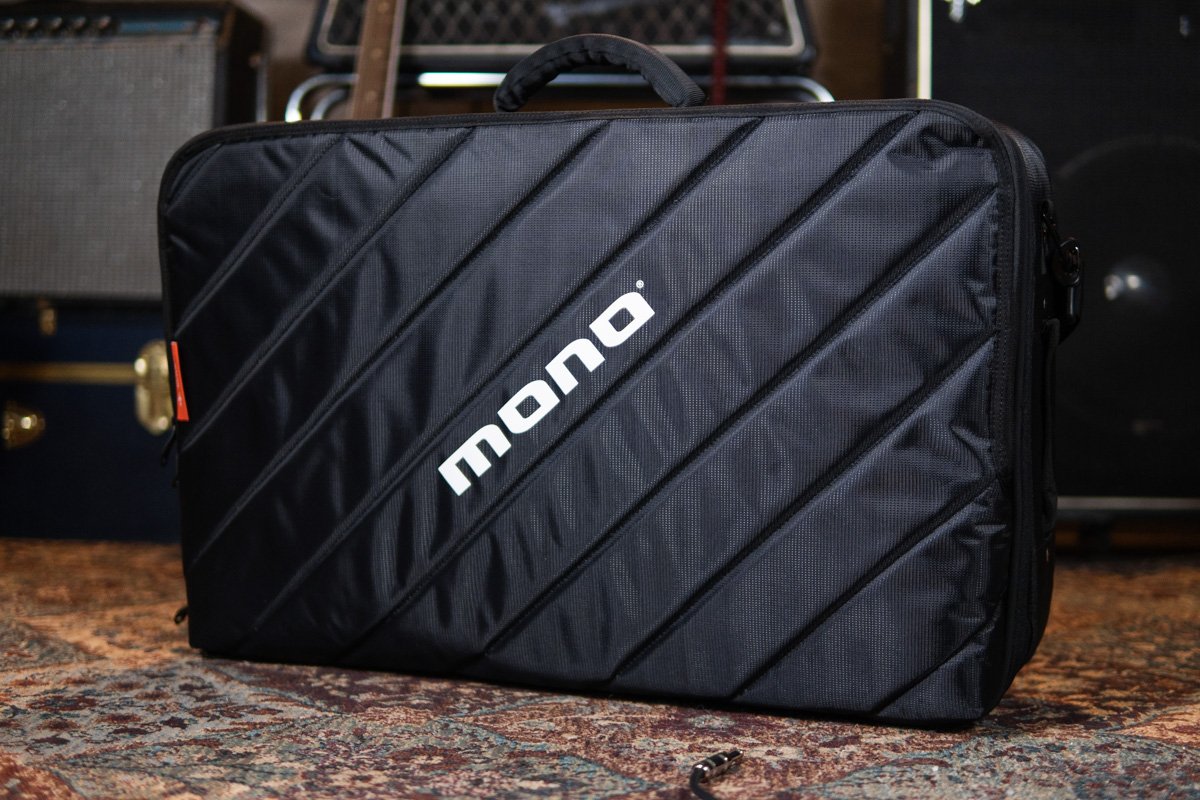 MONO Pedalboard Medium Black + Tour Accessory Case 2.0 Black