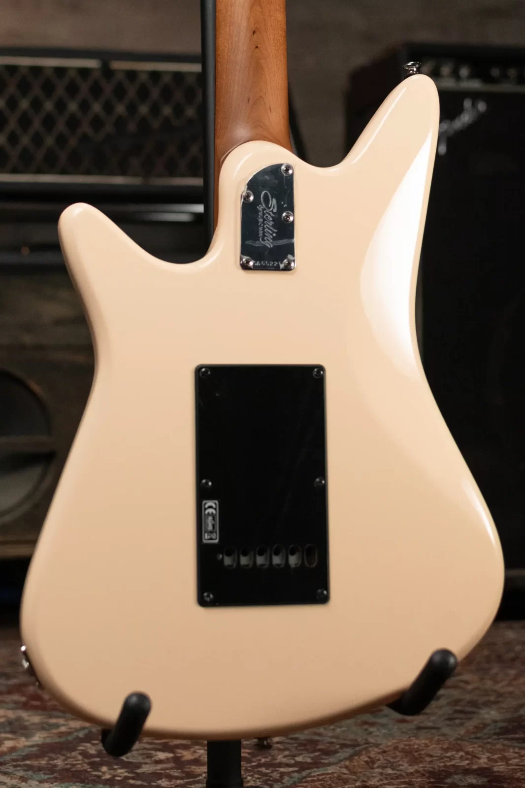 ダンサー 31x40cm StingRay SR30 | Guitars | Sterling by Music Man