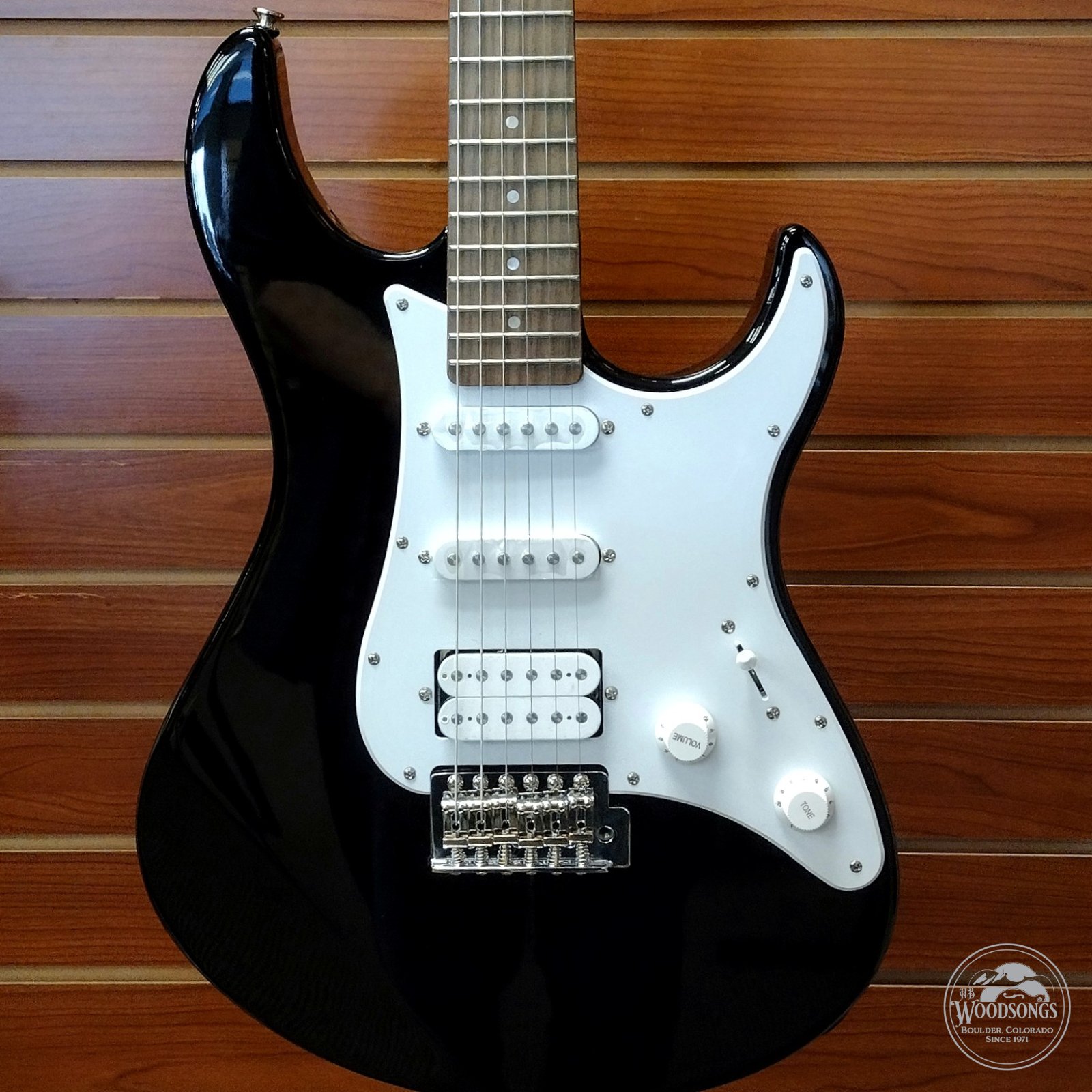 Yamaha Pacifica012 ブラックモデル ヤマハ PACIFICA012 [ブラック] (エレキギター) 価格比較 - 価格.com