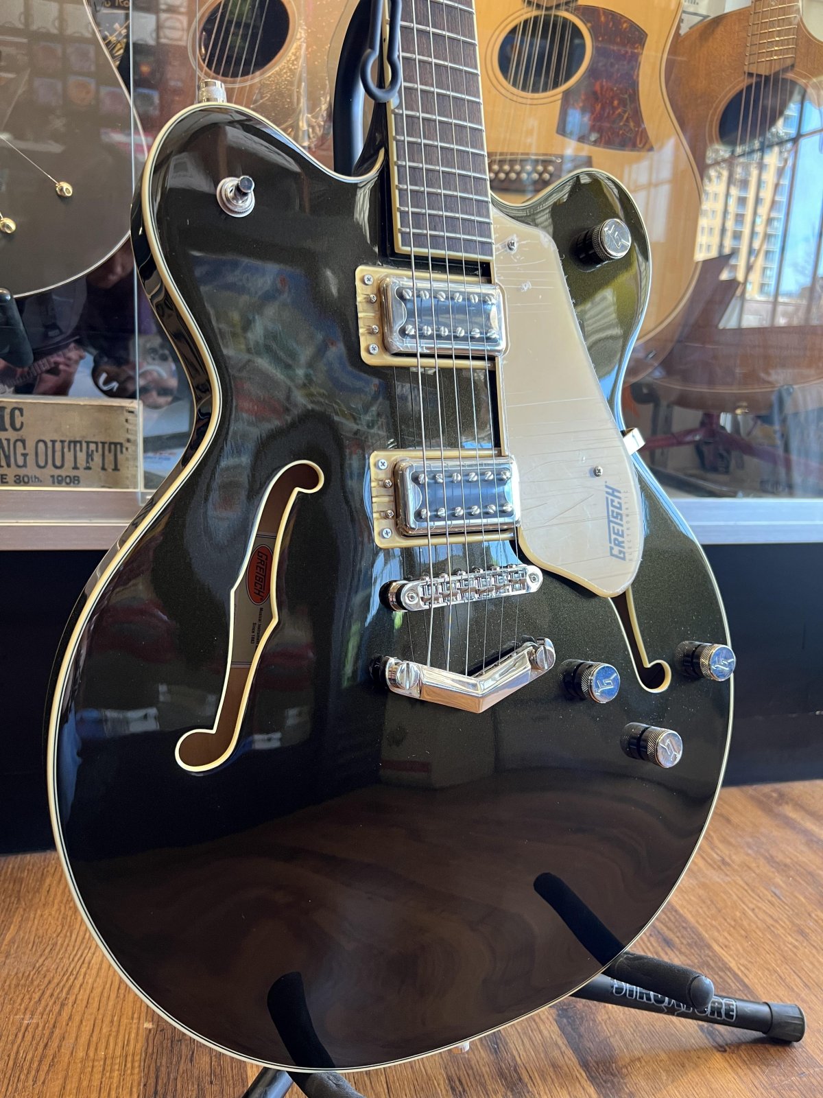 Gretsch G5622 Electromatic. Center Block Double-Cut With V