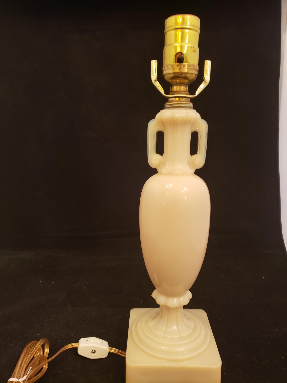 Aladdin w/ two handles w/ square base table Lamp