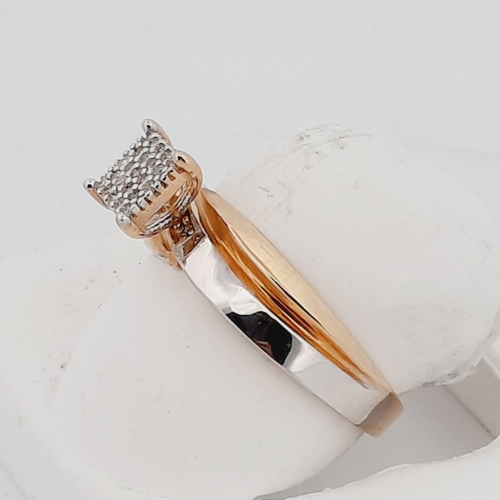 10K 2 TONE DIAMOND CHIP SQUARE TOP ENGAGEMENT RING 2.8GR