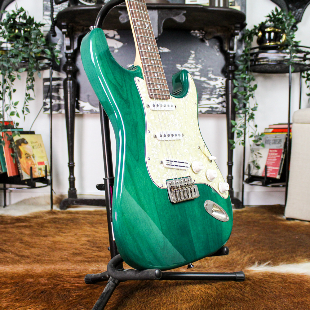 Preowned 1996 Hamer USA Daytona Electric Guitar - Emerald Green w/ DiMarzio Pickups & Fender Branded Gig Bag