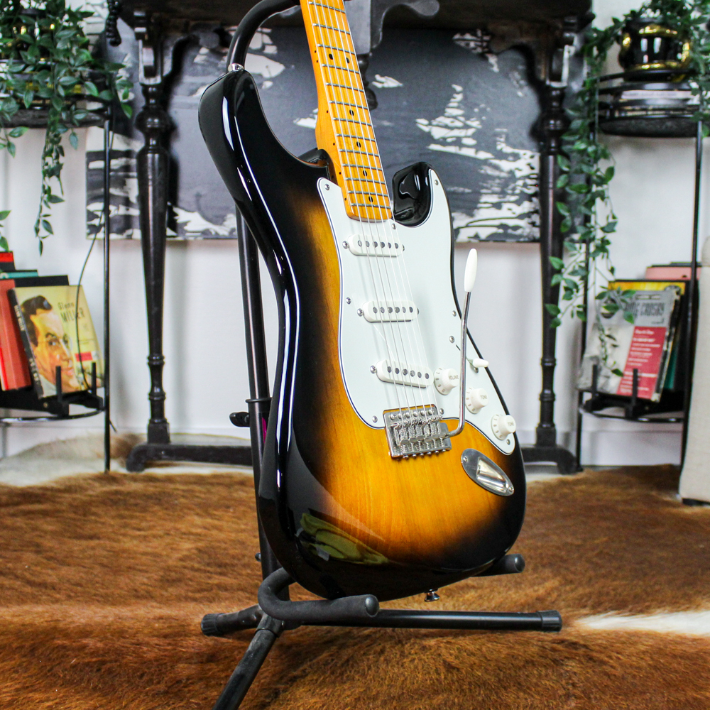 Preowned 2022 Squier Classic Vibe 50's Stratocaster Maple Neck - 2-Tone Sunburst w/ Gig Bag
