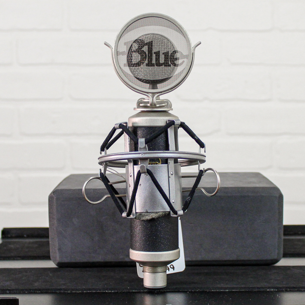 Preowned Blue Baby Bottle (Made in Latvia) SL Large Diaphragm Cardioid Condenser Microphone w/ Box, Shock Mount, and Wind Screen