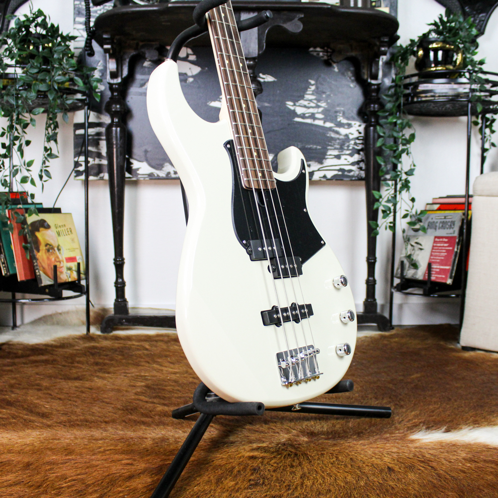 Yamaha BB234 4-string Bass Guitar - Vintage White