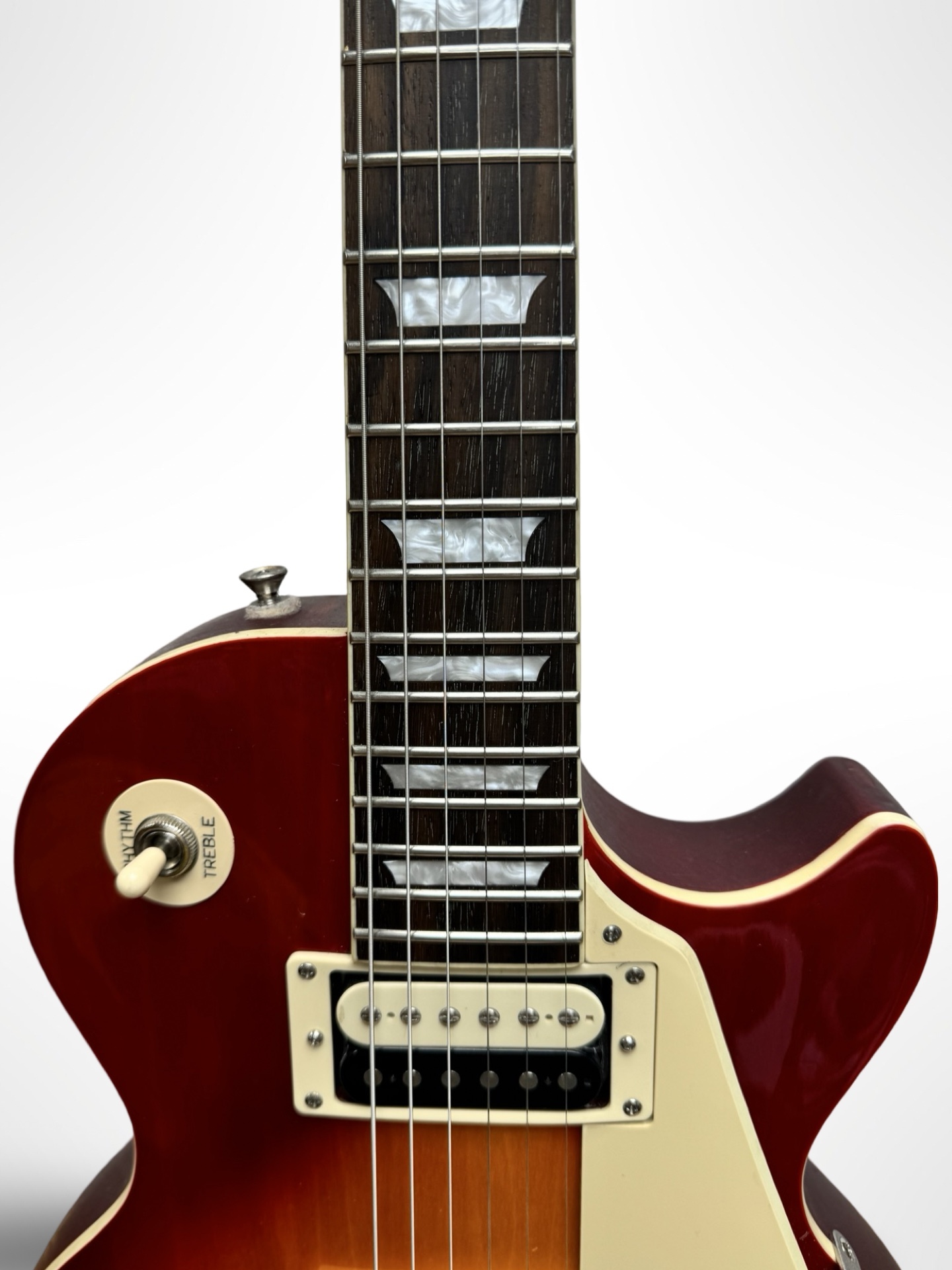Epiphone_Traditional_Pro_Les_P