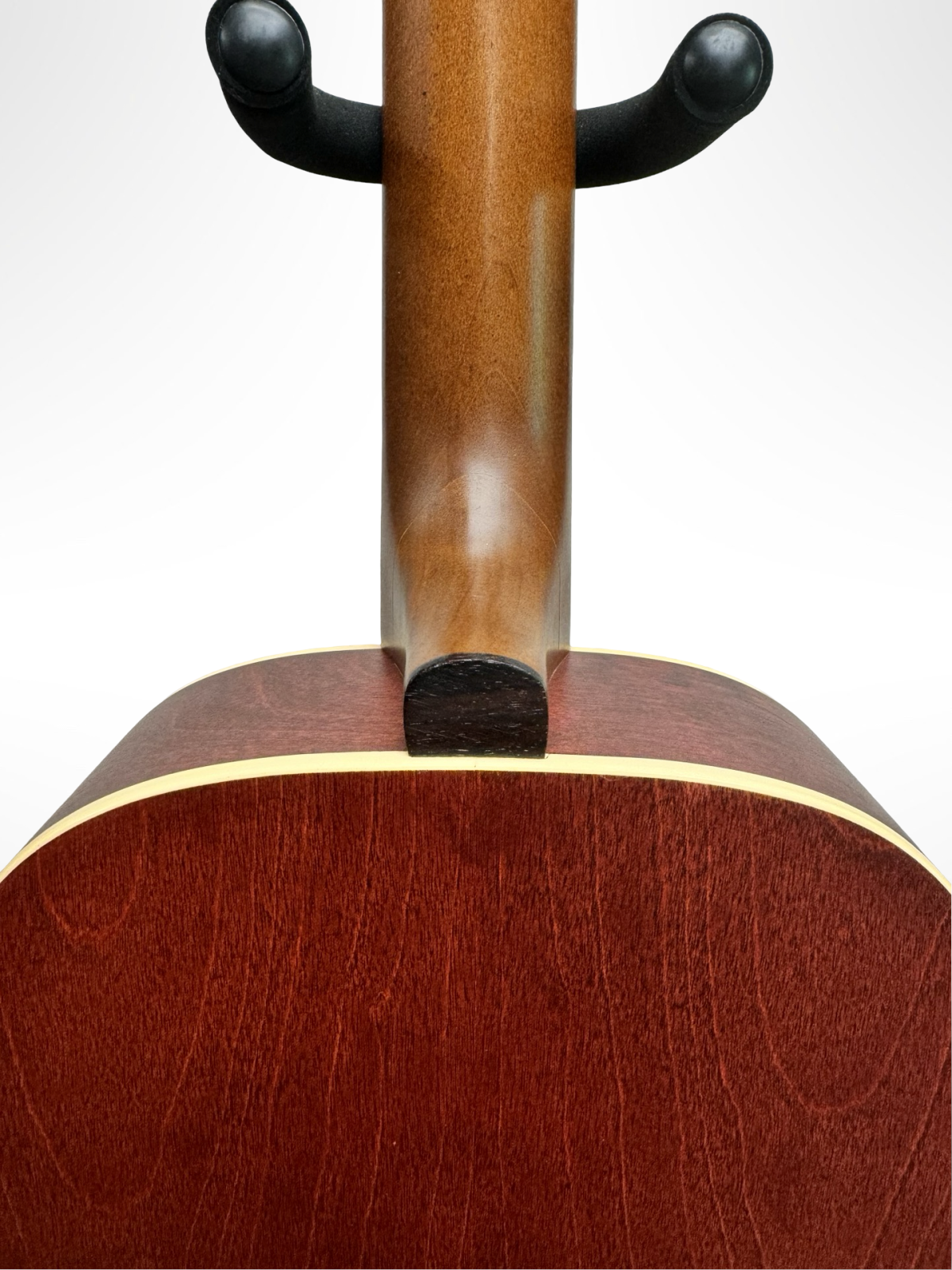 Art & Lutherie AMI Wild Cherry