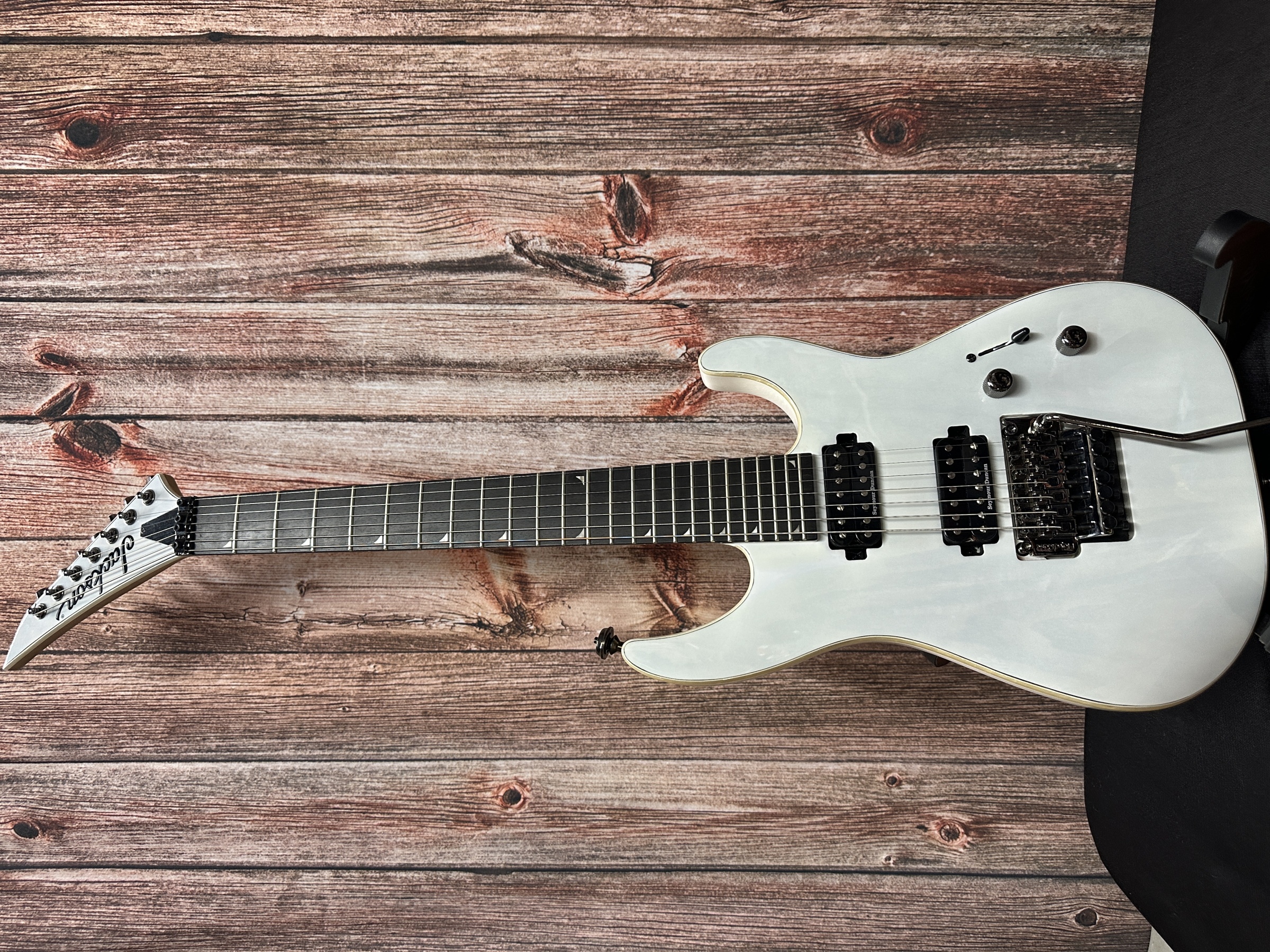 The Soloist. ホワイトブレザー Jackson Pro Series Soloist SL7A MAH Unicorn White - 456765432134567