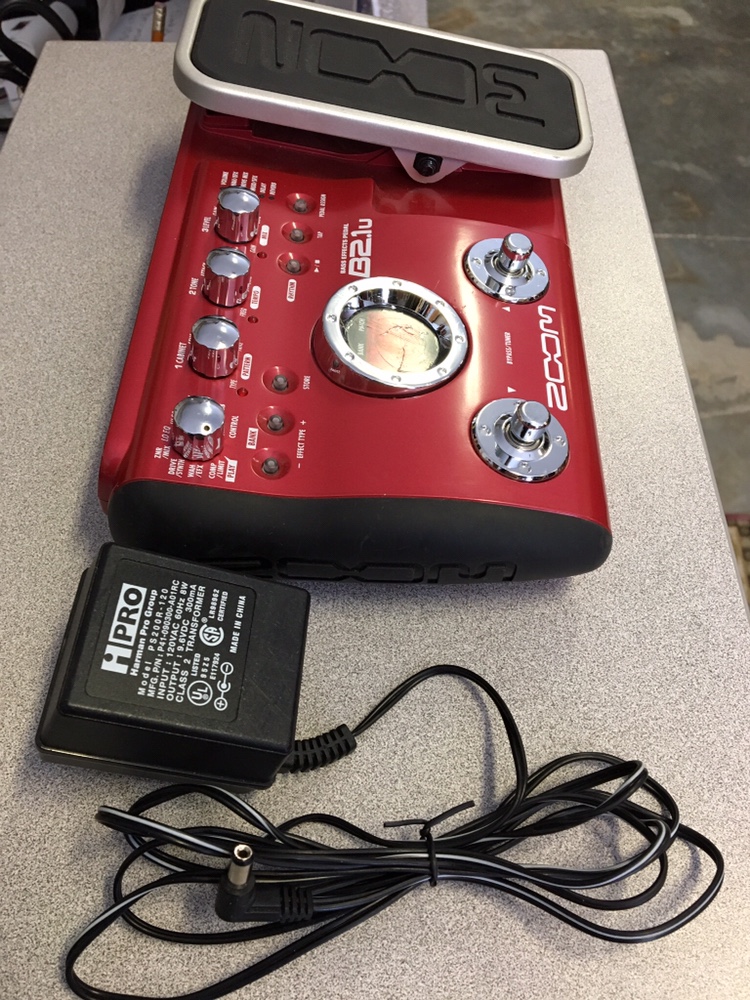 Zoom B2.1u BASS Guitar Multi-Effect Pedal WITH Power Supply