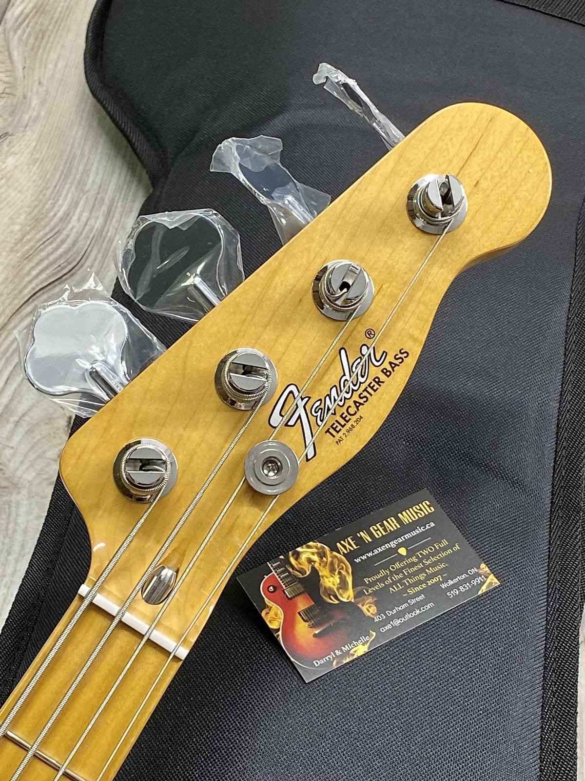 Fender Vintera II '70s Telecaster Bass with Gig Bag, Maple