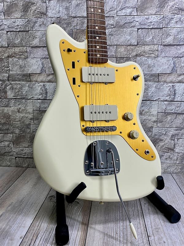 Squier #0371060541 J Mascis Jazzmaster, Gold Anodized Pickguard