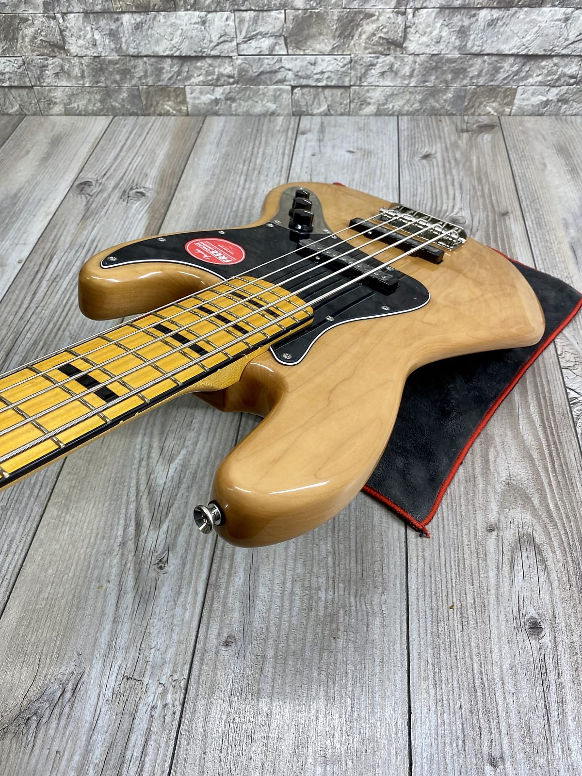 Squier #0374550521 Natural Classic Vibe '70s Jazz Bass V, 5 String