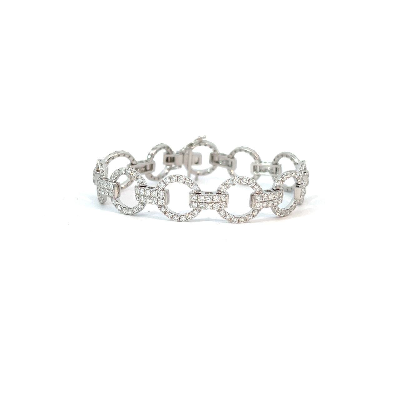 18kt White Gold and 242 Round Diamonds, Large Circle Link Design - 6.04 Carats