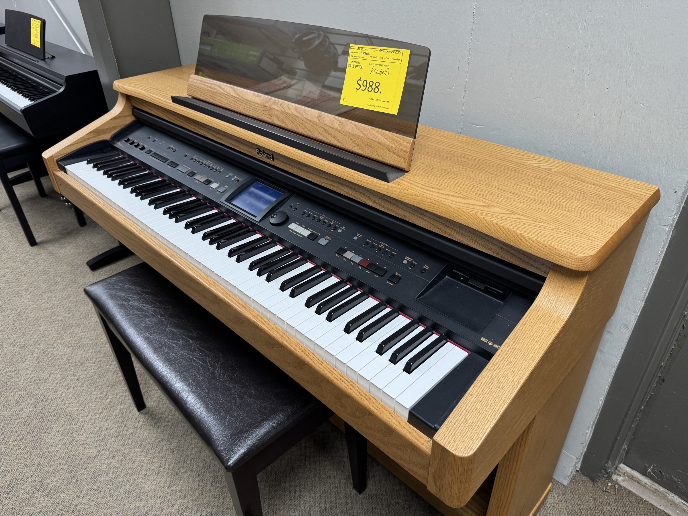 Used Roland KR577 Console piano w/bench