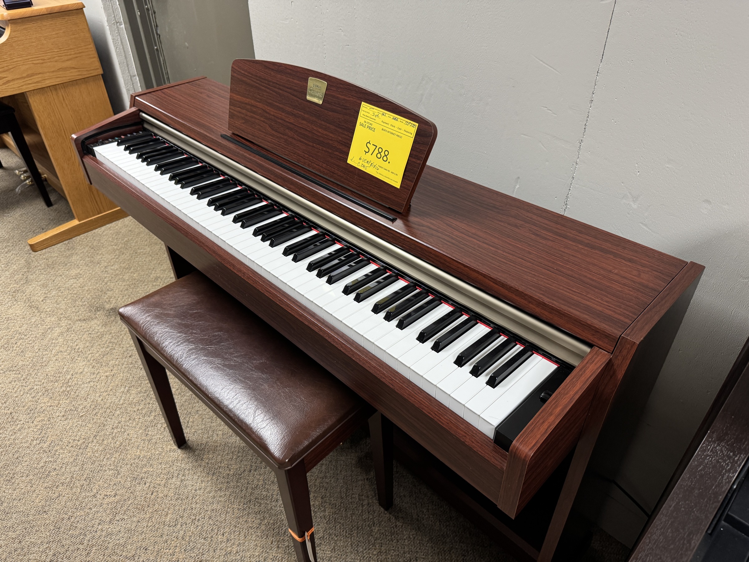 Used Yamaha CLP220 Clavinova w/Bench 1016u
