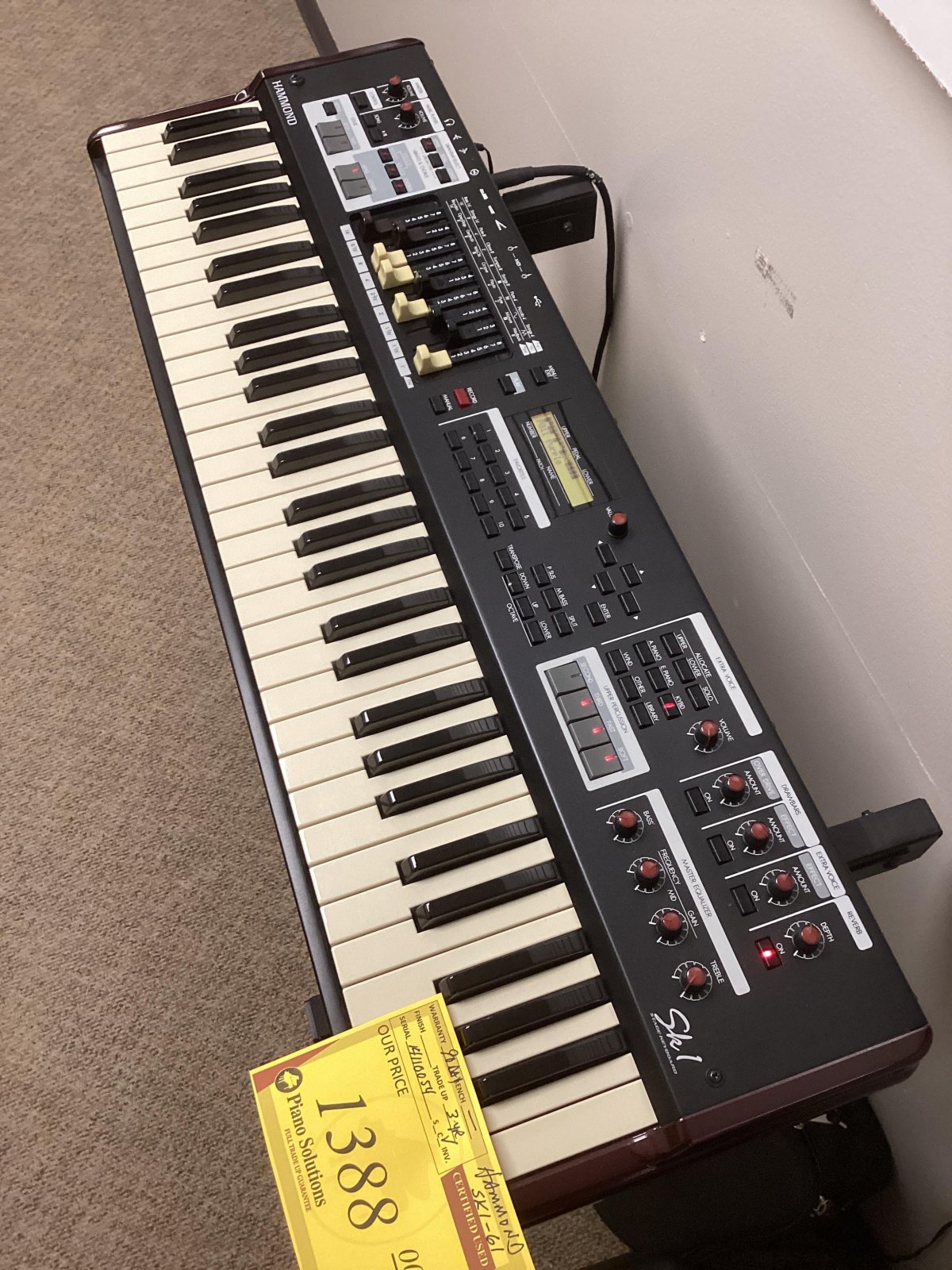 Used Hammond SK1 61 Keyboard w/bag 0054C