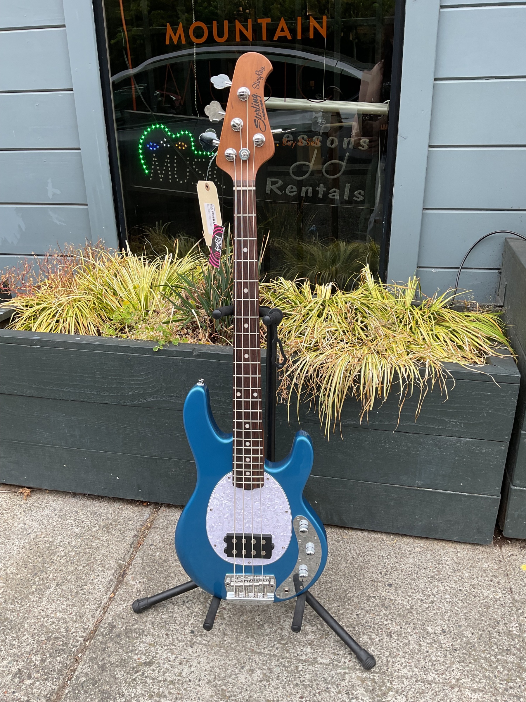 Sterling By Music Man StingRay Short Scale RAYSS4 Toluca Lake Blue Bass Guitar B-stock
