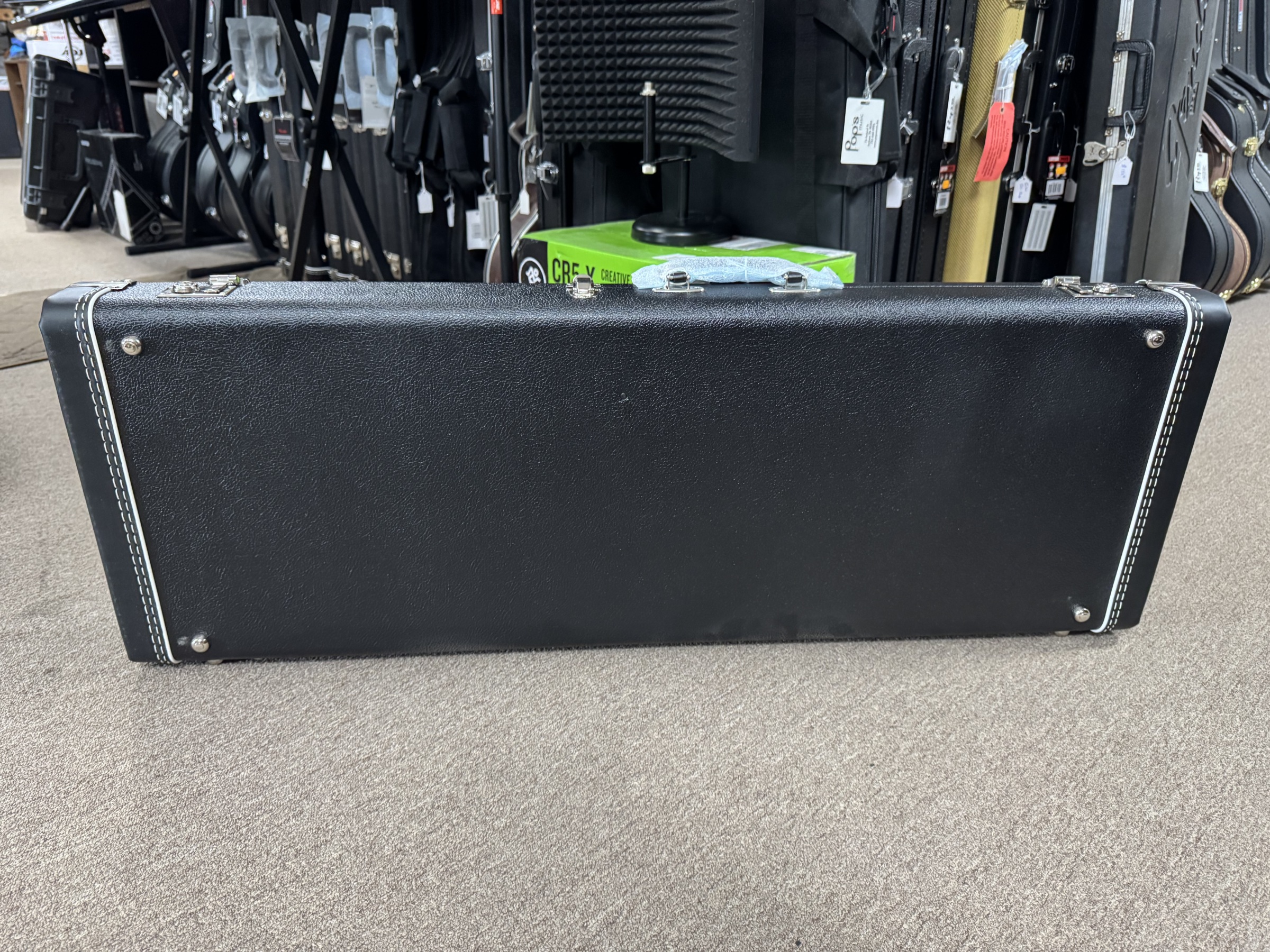 G&G Deluxe Electric Guitar Case - Black Tolex with Red Interior