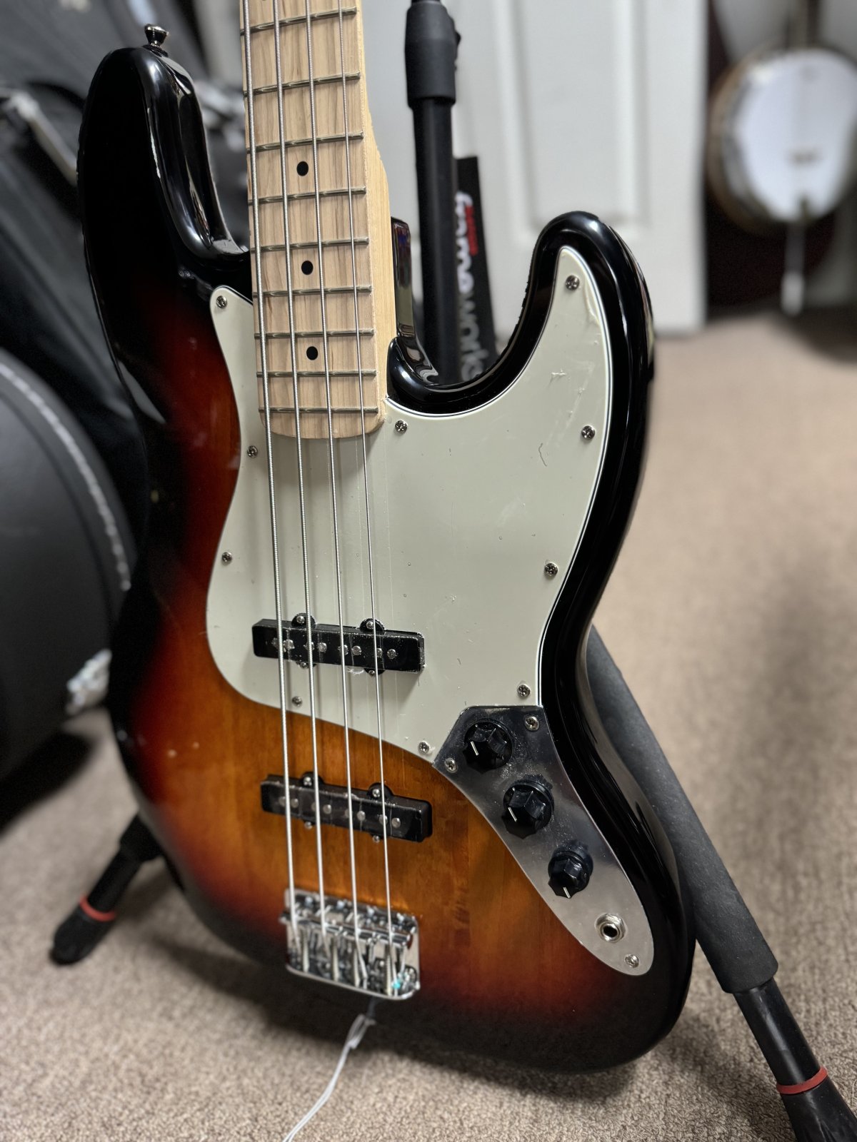Squier Affinity Jazz Bass with Maple Fretboard - 3-Color