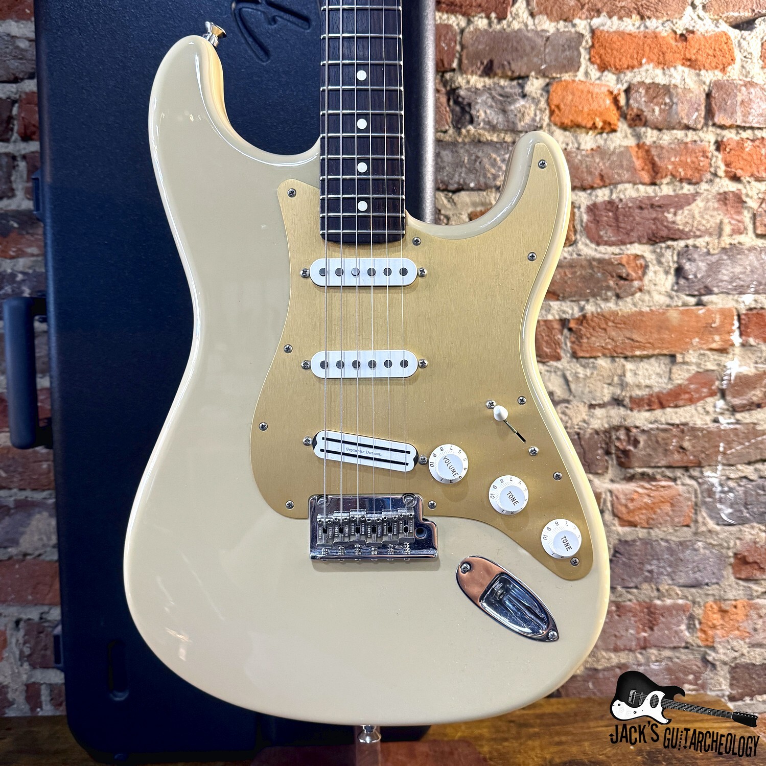Fender American Pro Limited Edition Stratocaster Rosewood Neck Electric Guitar w/ OHSC (2020 - Desert Sand)