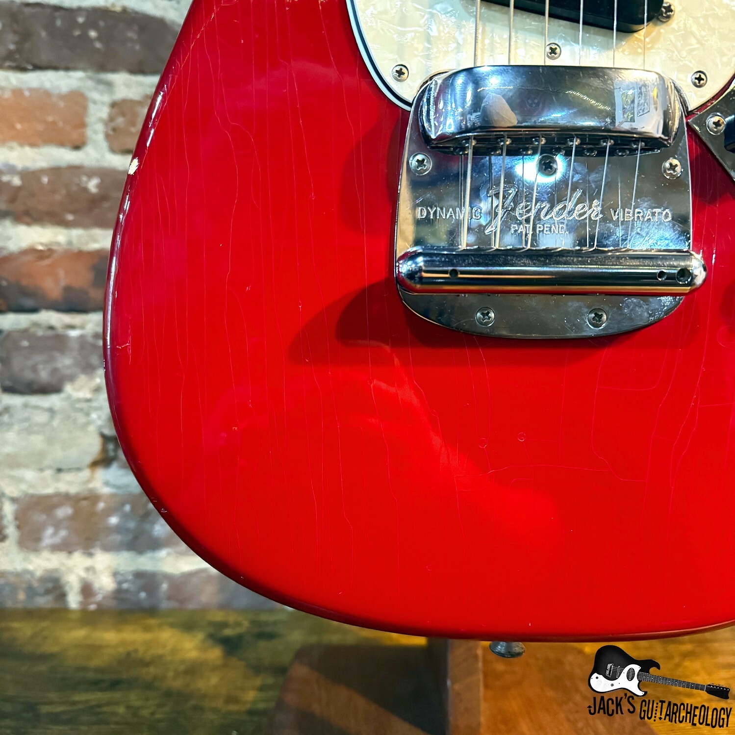 Fender Mustang Electric Guitar w/ HSC, Bridge Cover & Trem Bar
