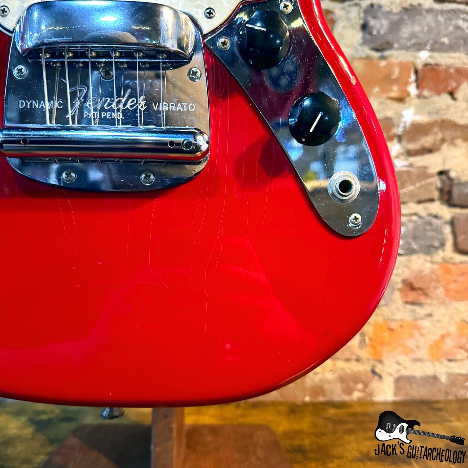 Fender Mustang Electric Guitar w/ HSC, Bridge Cover & Trem Bar