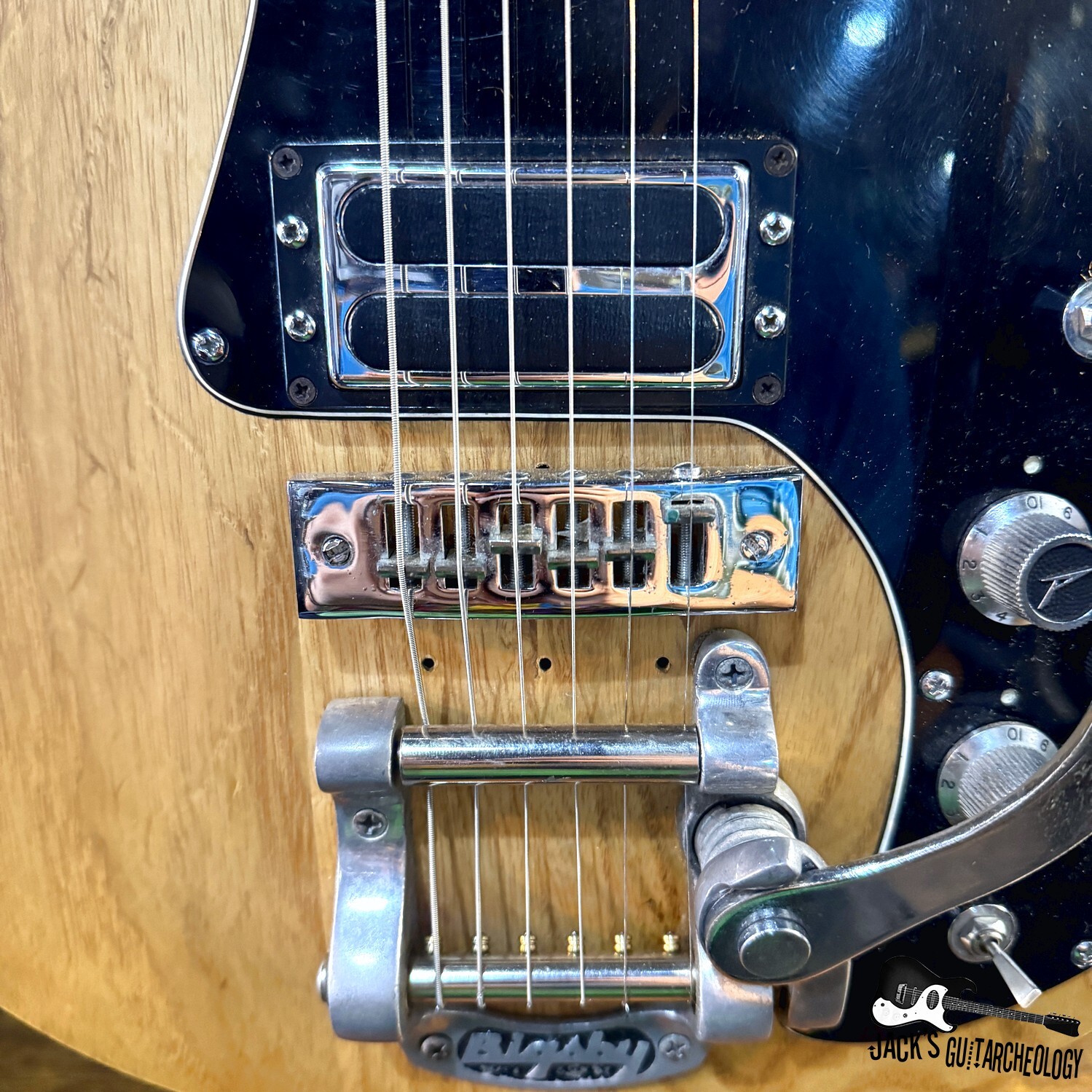 Peavey T-60 Electric Guitar w/ OHSC & Gibson Bridge & Bigsby