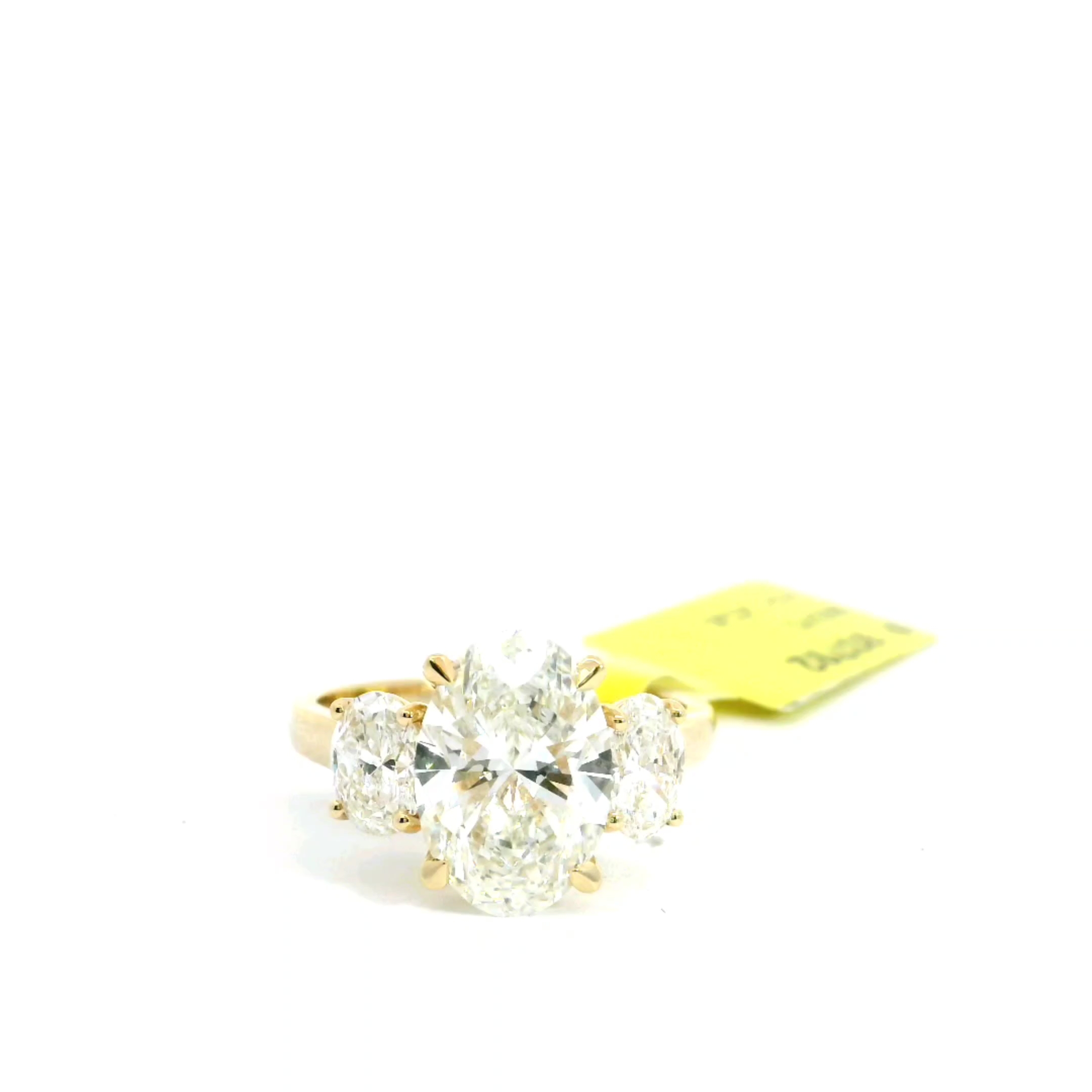 14KY 3.01CTW CTR OVAL LG DIA 0.92CTW OVAL SIDE LG DIA 3 STONE ENG RING