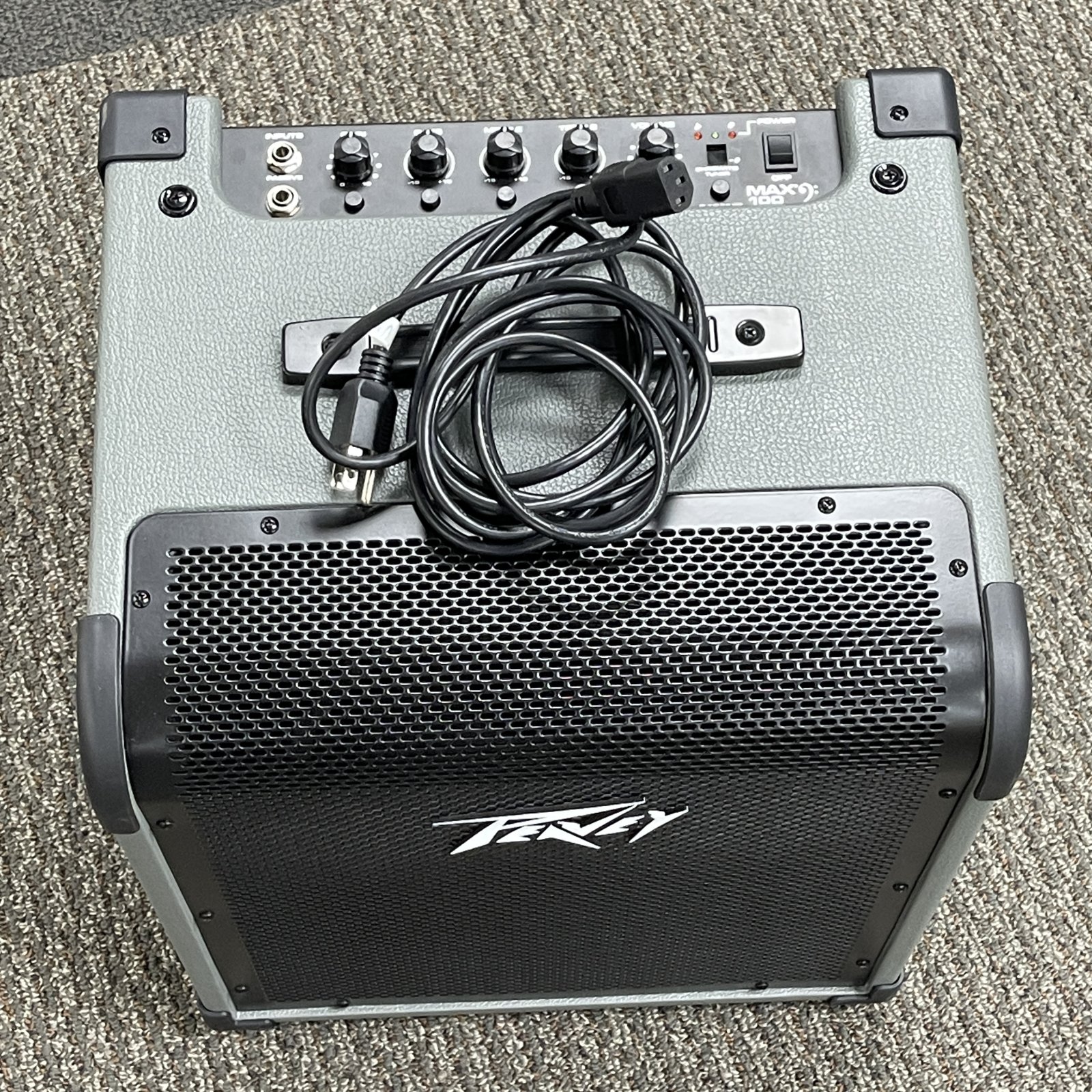 PEAVEY MAX 100 BASS COMBO AMP | UNC JAZZ FEST 02 - 014367663037