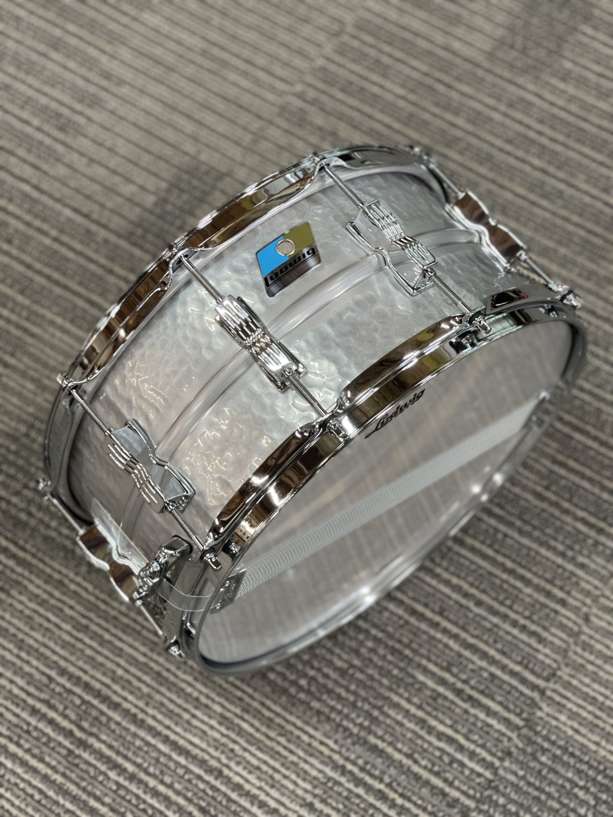 LUDWIG LM405K 14X6.5 HAMMERED ACROPHONIC SNARE DRUM - 641064895883