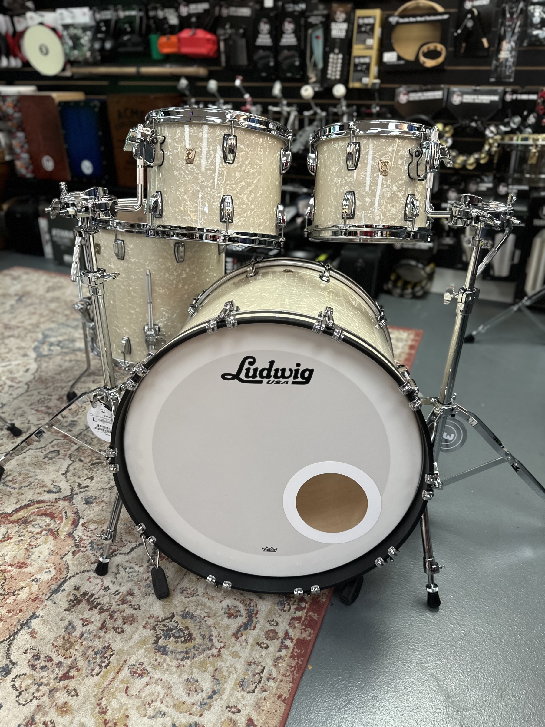 LUDWIG L88204AXNM CLASSIC MAPLE MOD OUTFIT IN VINTAGE WHITE MARINE 22B-10-12-16 - FLOOR DEM0