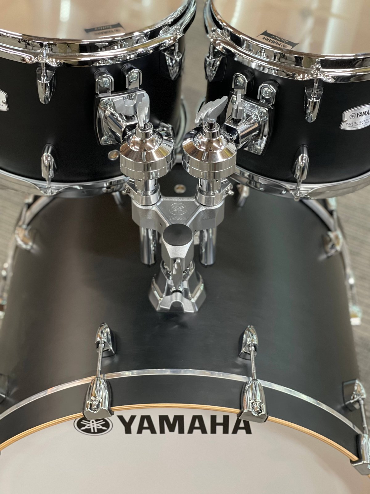 YAMAHA TOUR CUSTOM 5PC 22-10-12-14-16 LICORICE SATIN - FLOOR MODEL