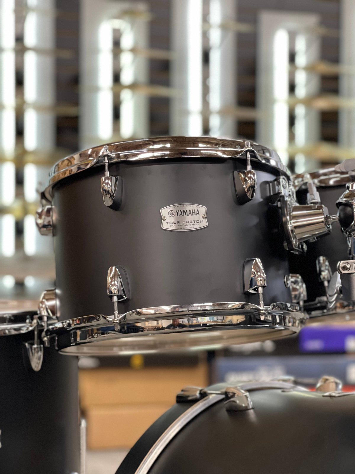 YAMAHA TOUR CUSTOM 5PC 22-10-12-14-16 LICORICE SATIN - FLOOR MODEL