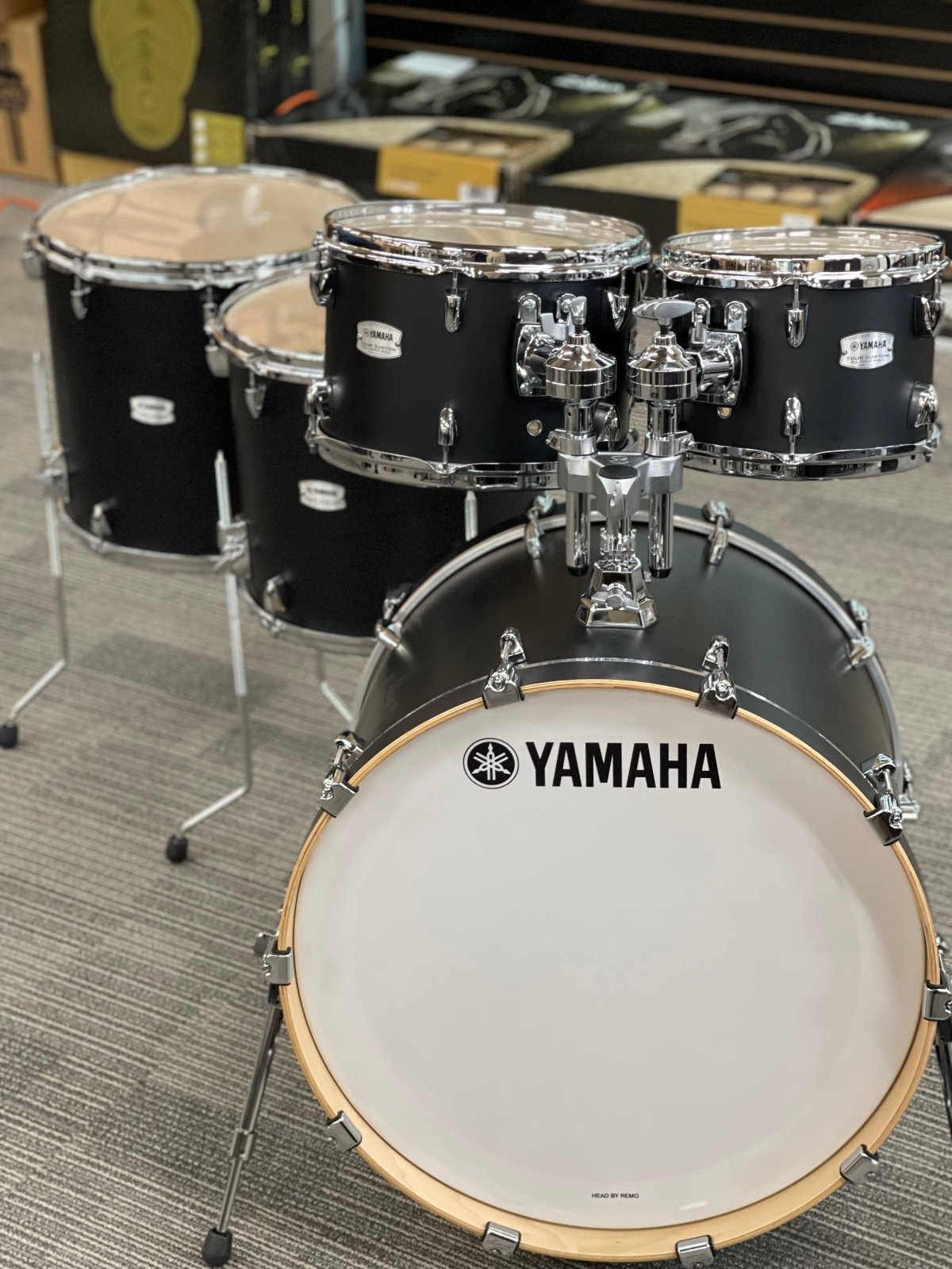 YAMAHA TOUR CUSTOM 5PC 22-10-12-14-16 LICORICE SATIN - FLOOR MODEL