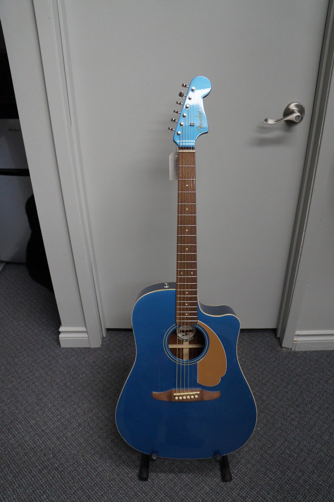 Fender Redondo Player - Belmont Blue: Paint Flaw
