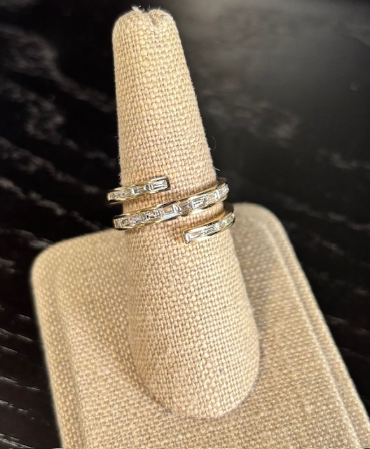 Stunning Baguette Natural Diamond Swirl Ring in 14-Karat Yellow Gold, 24D=1.00CTTW G/VS. Finger Size 7.5