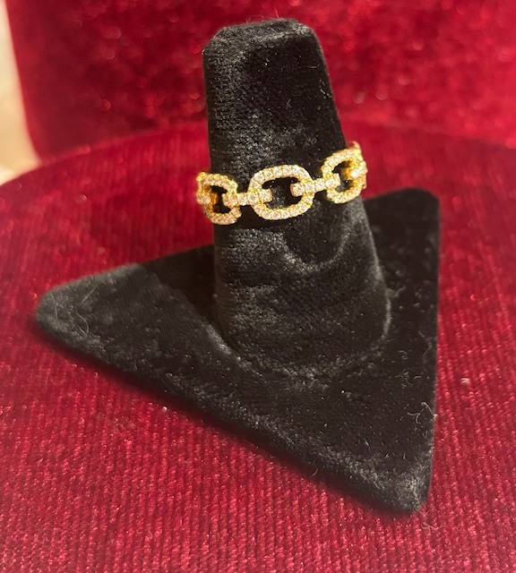 Stunning Diamond Link Ring in 18-Karat Yellow Gold, 98D=.54CTTW. Finger Size 6.75