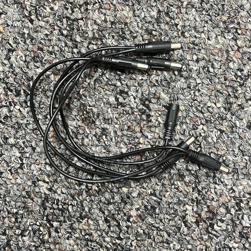 1 to 5 Way Daisy Chain Cable Guitar Effect Pedal Power Supply Splitter Cable Adapter Power Cable Black