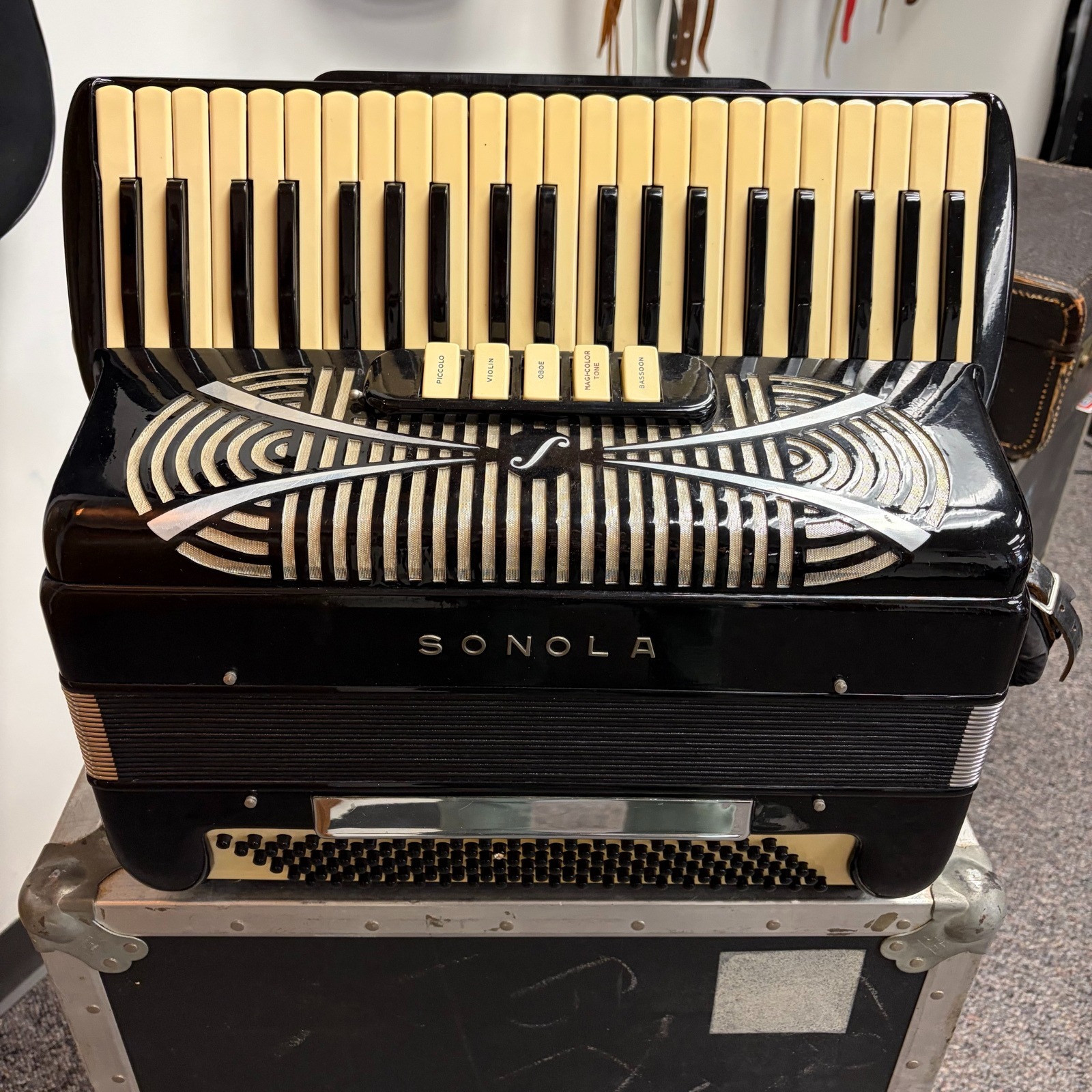 Sonola 120 Bass Piano Accordion SS5 LMH w/case Italy 1950s Black (used) 