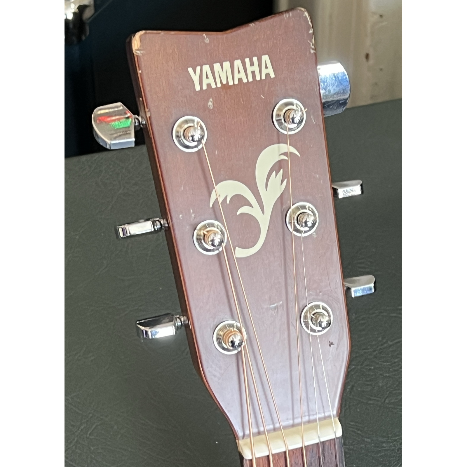 Yamaha FG401 Acoustic Guitar w/case – Used, Very Good Condition