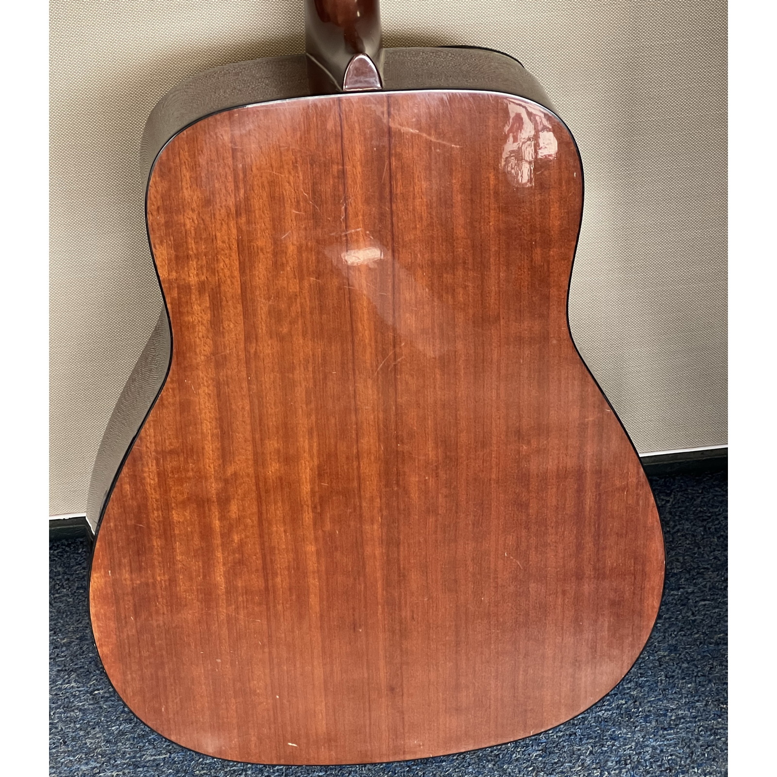 Yamaha FG401 Acoustic Guitar w/case – Used, Very Good Condition