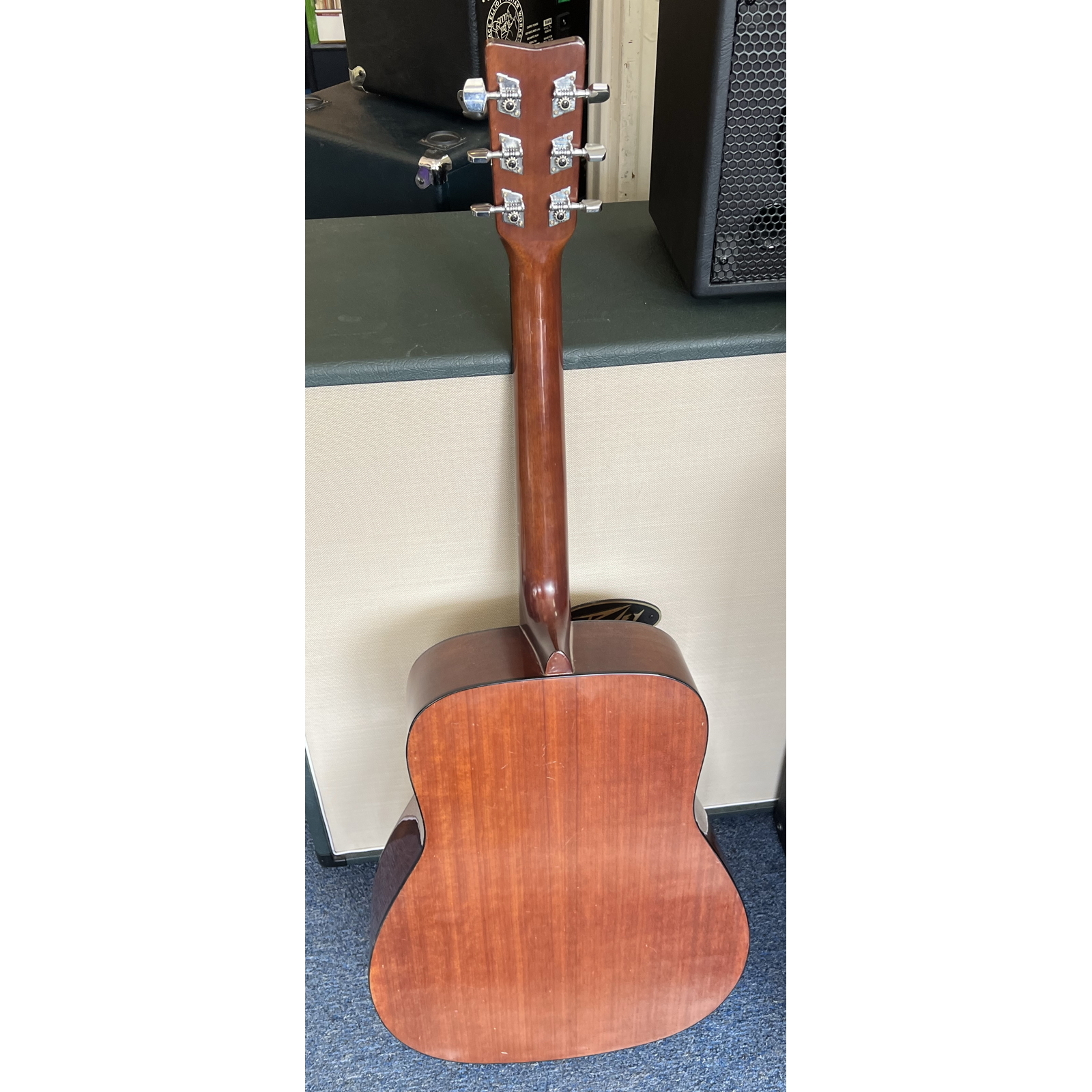 Yamaha FG401 Acoustic Guitar w/case – Used, Very Good Condition