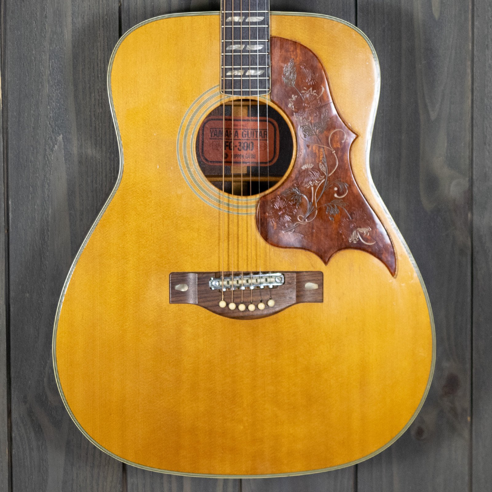 Yamaha FG-300 w/ OHSC (Vintage - 1970)