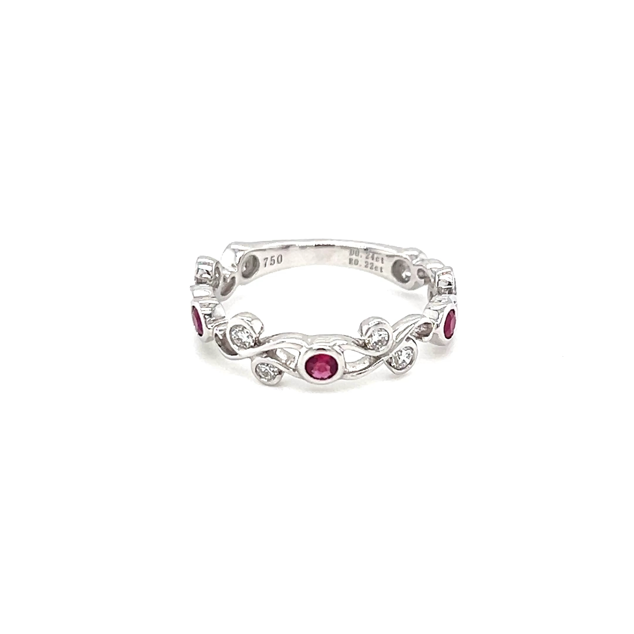 18k White Gold Bezel Set Ruby and Diamond Ring R-0.22ct D-0.24ct VS F-G 