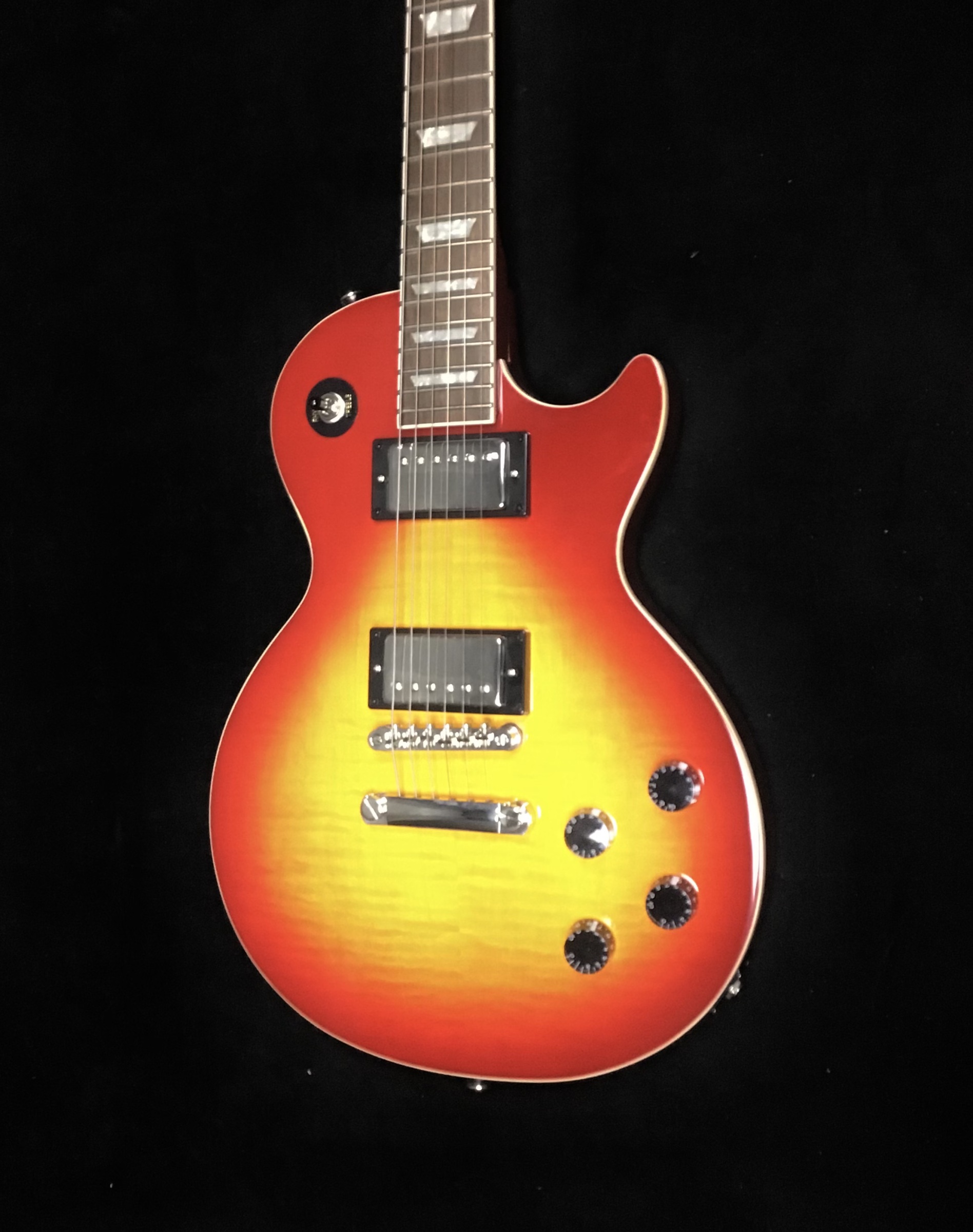 Epiphone Les Paul Tribute Plus: Heritage Cherry Sunburst