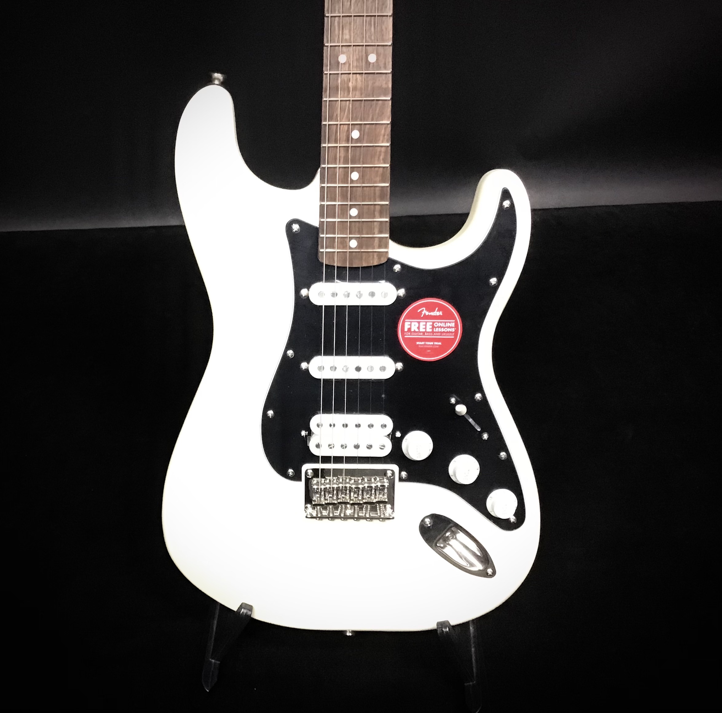 Squier Classic Vibe '70s Stratocaster HT HSS Laurel Fingerboard, Black Pickguard, Olympic White 