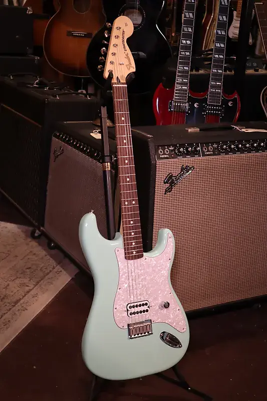 Fender Tom DeLonge Signature Stratocaster 2023 - Surf Green