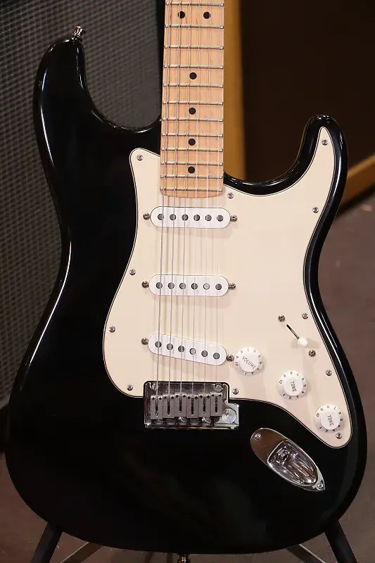 Fender USA Standard Stratocaster with Maple Fretboard 2001