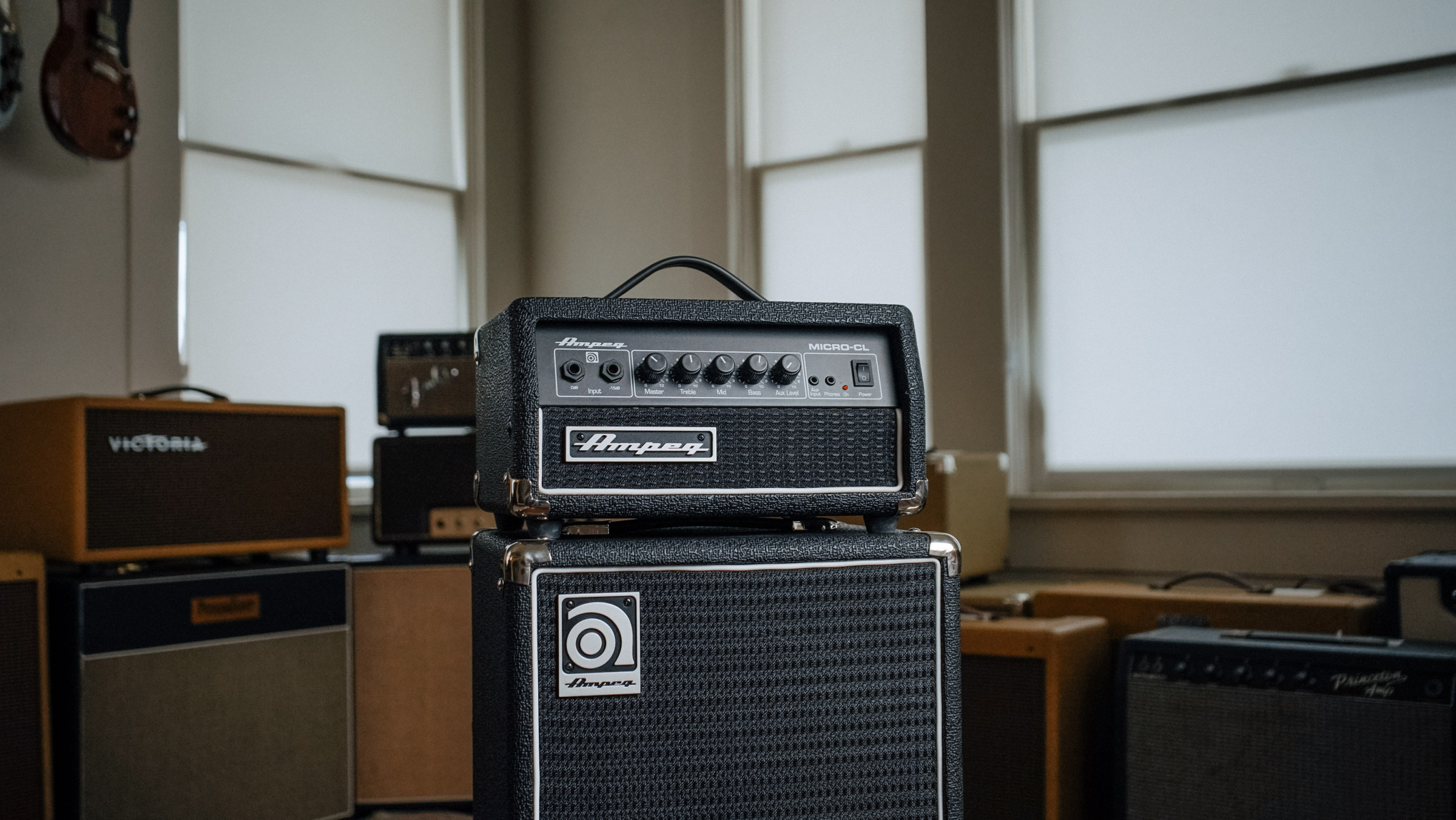 ベース Ampeg Micro-CL Ampeg Micro-CL 2 x 10-inch 100-watt Bass Stack | Sweetwater